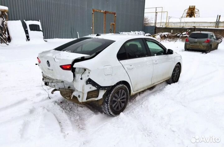 Volkswagen Polo 1.6 AT, 2021, битый, 40 000 км