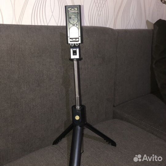 Штатиф и селфипалка для телефона(2 в 1)
