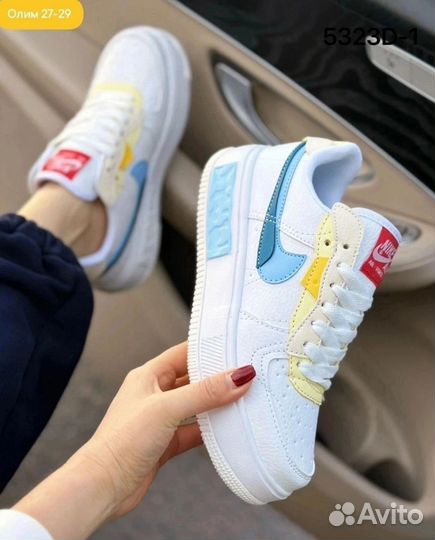 Кроссовки женские