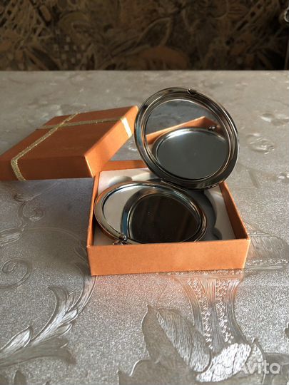 Зеркало карманное