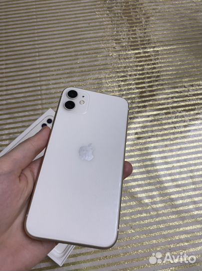 Телефон iPhone 11