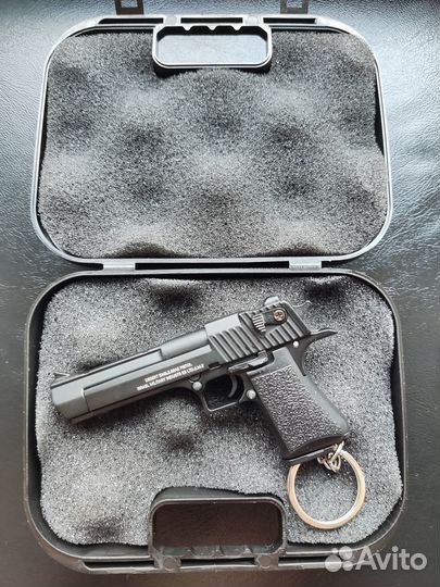 Брелок Desert eagle черный
