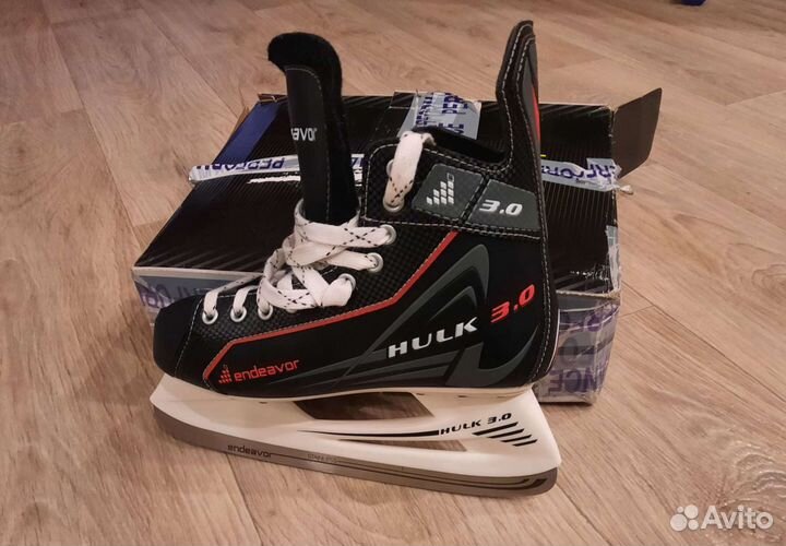 Коньки хоккейные, 39 размер