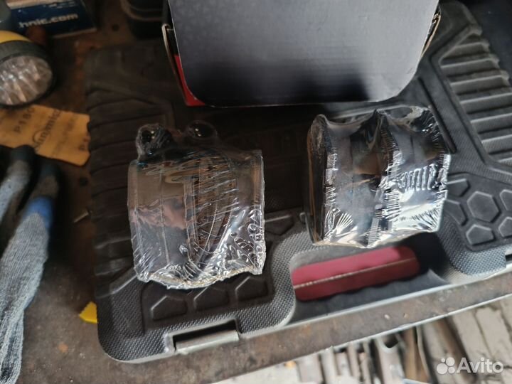 Запчасти на audi a8 д2