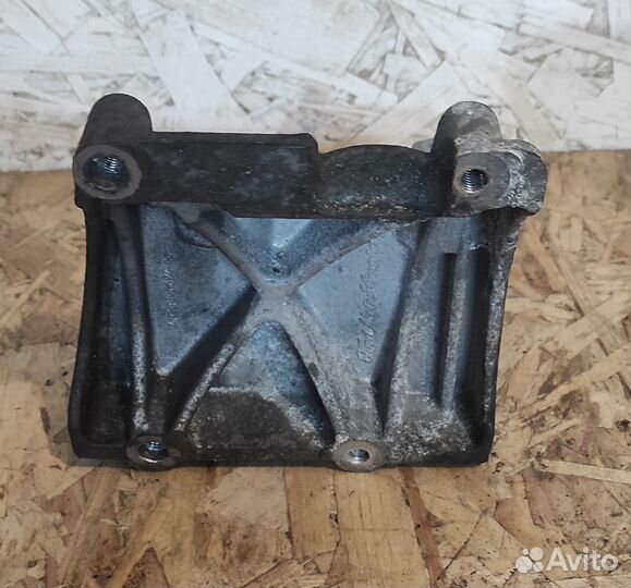 Кронштейн кондиционера Ford Focus 2 1.6