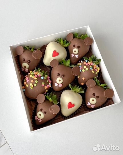 Подарок ребёнку клубника в шоколаде