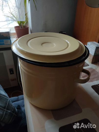 Кастрюля эмалированная СССР на 10л