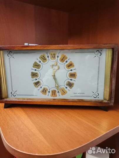 Продаю часы 1986 г механические с боем