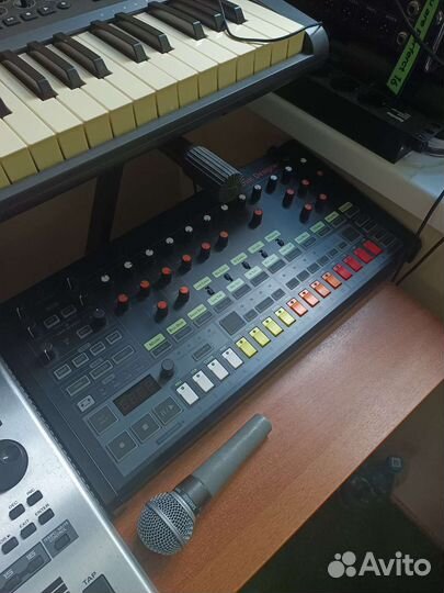 Драм машина Behringer RD-8