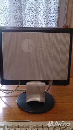 Монитор LG Flatron L1530S