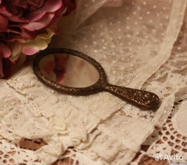 Миниатюрное старинное зеркальце