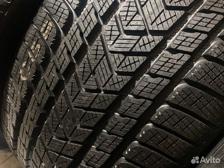 Pirelli Scorpion Winter 275/35 R22