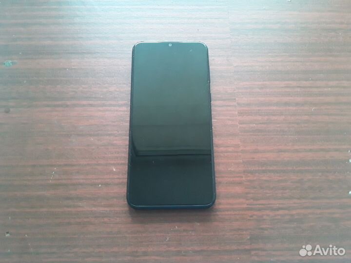 Samsung Galaxy A3 (2017) SM-A320F Single Sim, 2/16 ГБ