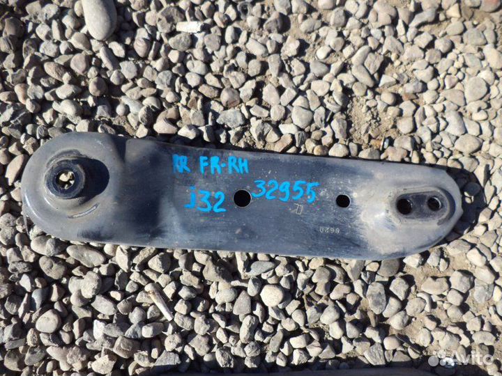 Кронштейн балки передний правый Nissan Teana J32