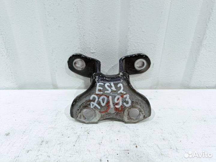 Петля двери нижняя передняя правая Lexus Es250