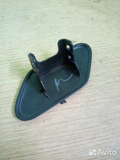 Крышка форсунки омывателя передняя правая Honda