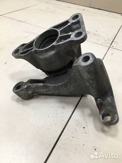 Опора двигателя правая Renault Fluence