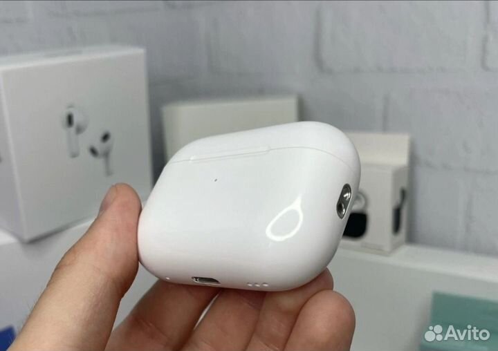 Новые наушники AirPods Pro 2 с чехлом