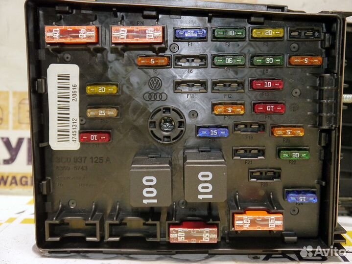 Блок предохранителей Фольксваген Пассат Б7 B7