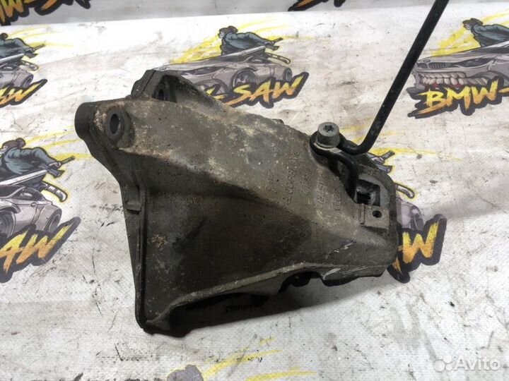 Кронштейн двигателя левый Audi 80 B4 ABK 1992