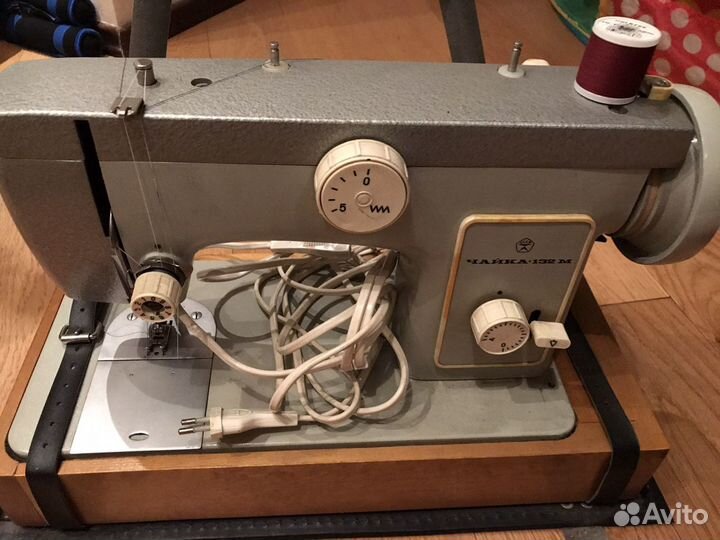 Швейная машина Чайка