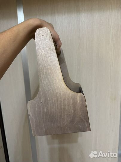 Деревянная коробка с ручкой