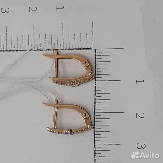 Золотые серьги с камнем