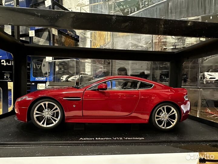 Autoart Aston Martin V12 Vantage (70208) 2010 1:18