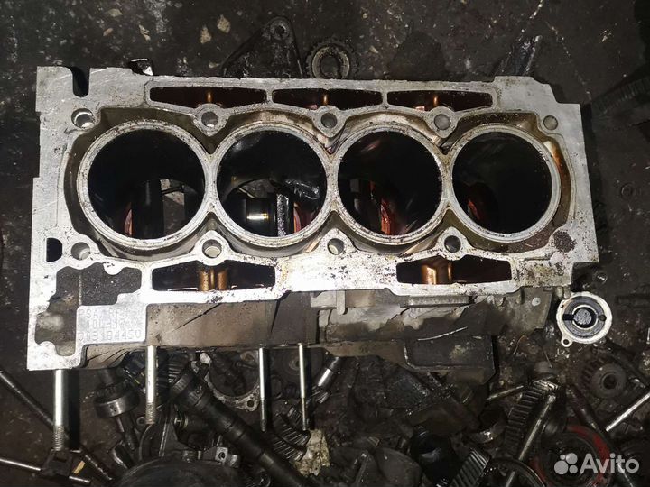 Блок цилиндров Citroen c5 x40 Ew10j14