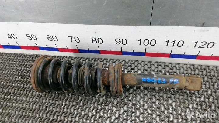 Стойка амортизатора переднего правого Mitsubishi M