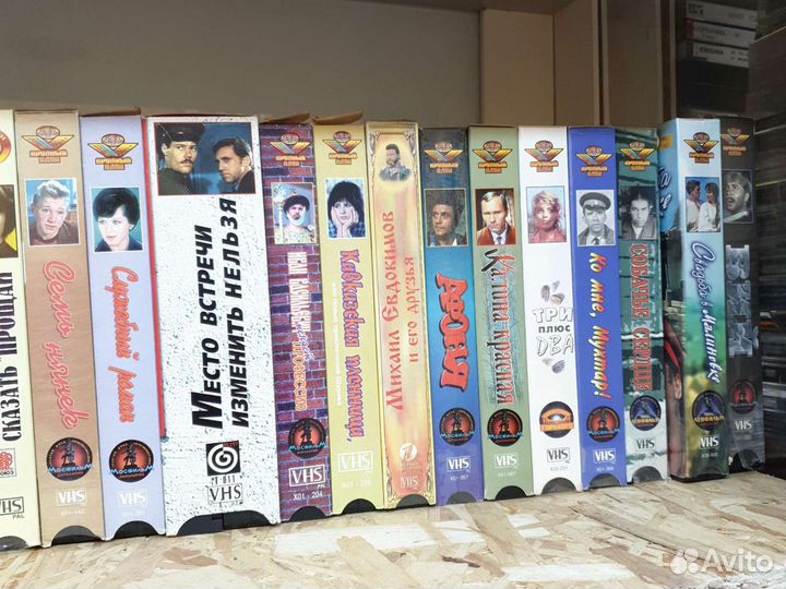 Комок винтаж калуга. VHS collection. Коллекция видеокассет. Видеокассеты VHS Warner Bros. VHS кассеты коллекция.