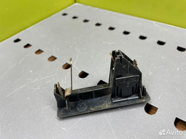 Концевик двери Mercedes-Benz W123 М102 2.3 1985