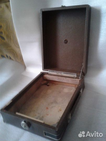 Корпус деревянный от патефона или электрофона