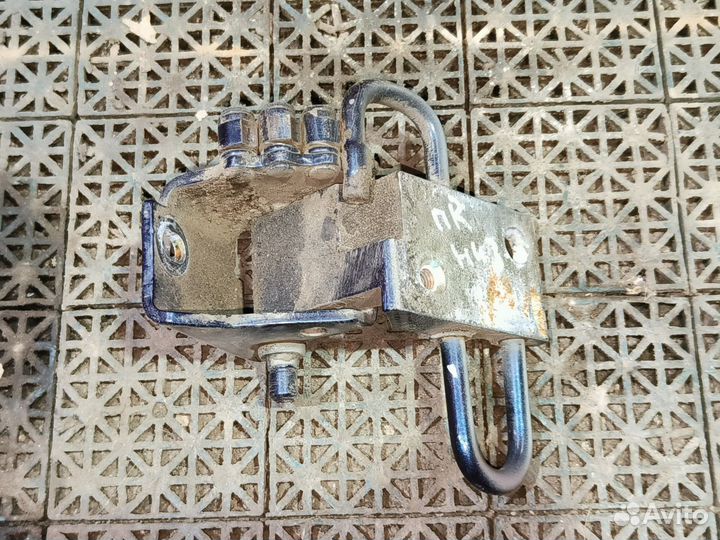 Петля передней правой двери нижняя Раssаt B5+