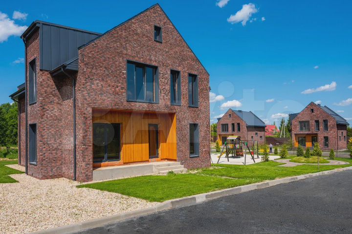 Коттедж 210 м² на участке 6 сот.