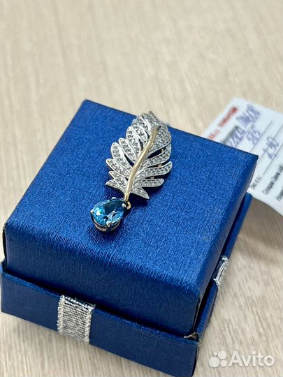 Золотая подвеска с фианитами и топазам