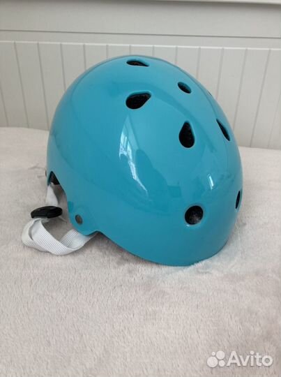 Шлем Декатлон. самокат, ролики, скейтборд