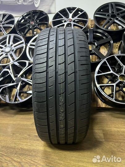 Roadstone N'Fera RU1 235/55 R18 100V