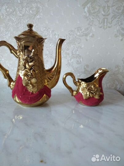 Конфетница,графин салатники, кофейники