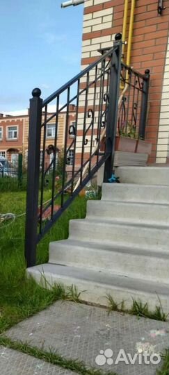 Козырек и перила металлические