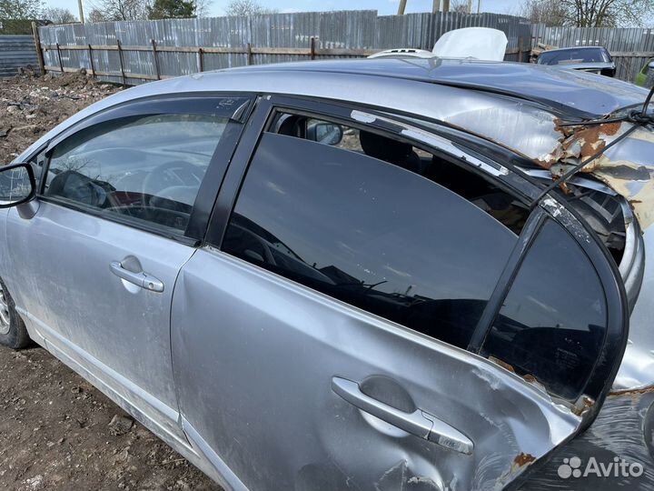 Стекла дверей Honda Civic 8 4D