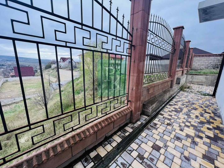 Дом 295 м² на участке 8 сот.