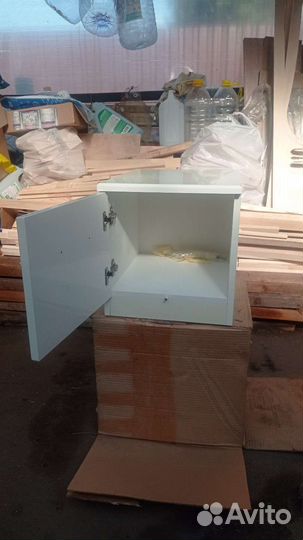 Тумба, окрашенная с галактическим эффектом