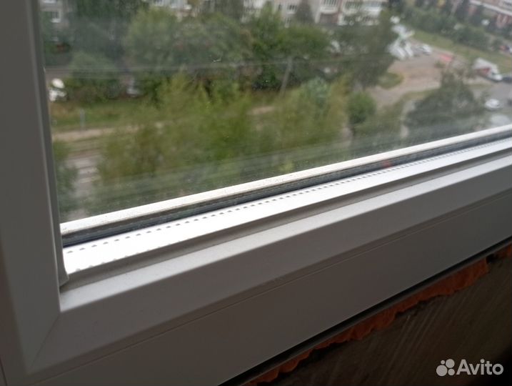 Продам пластиковую балконную раму