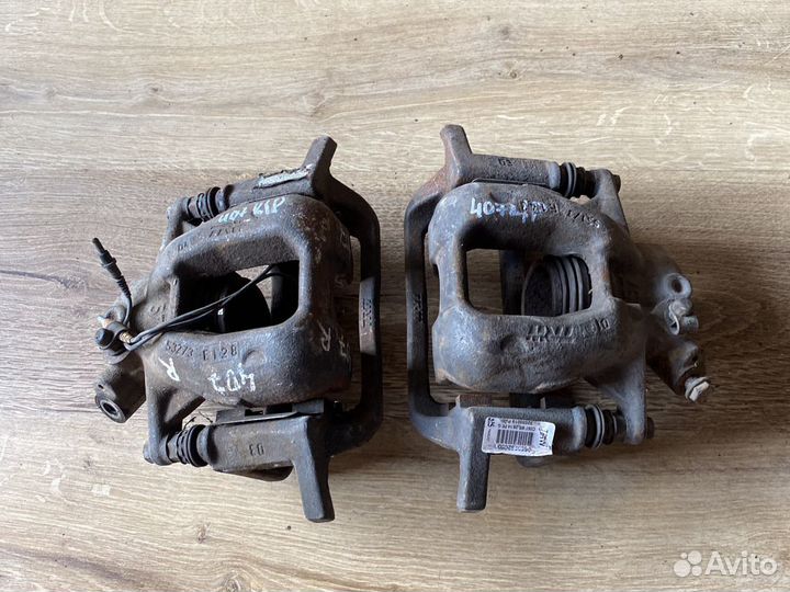 Peugeot 407 передние суппорта L-R