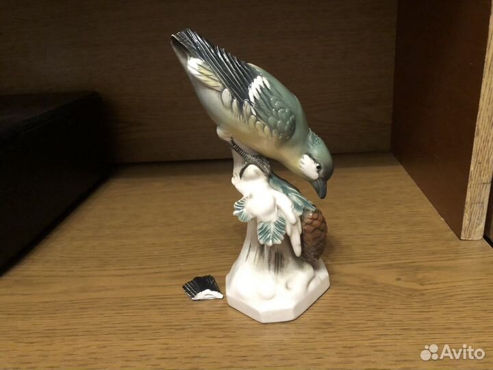 Статуэтка фарфор Клёст с шишкой Германия