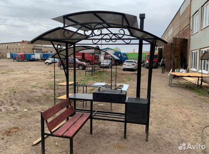 Мангал с крышей