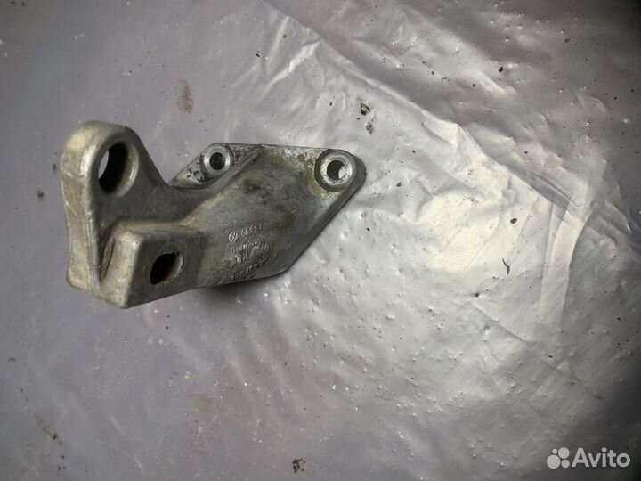 Passat b3 b4 кронштейн опоры кпп