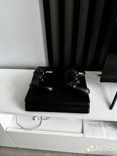 Игровая приставка ps4 slim с играми и 2 джостика
