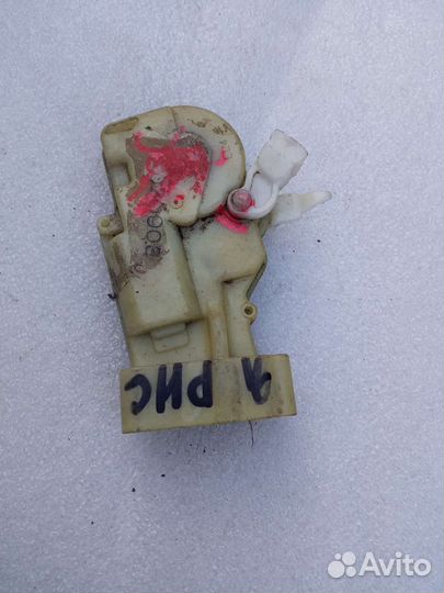 Toyota Yaris активатор замка двери